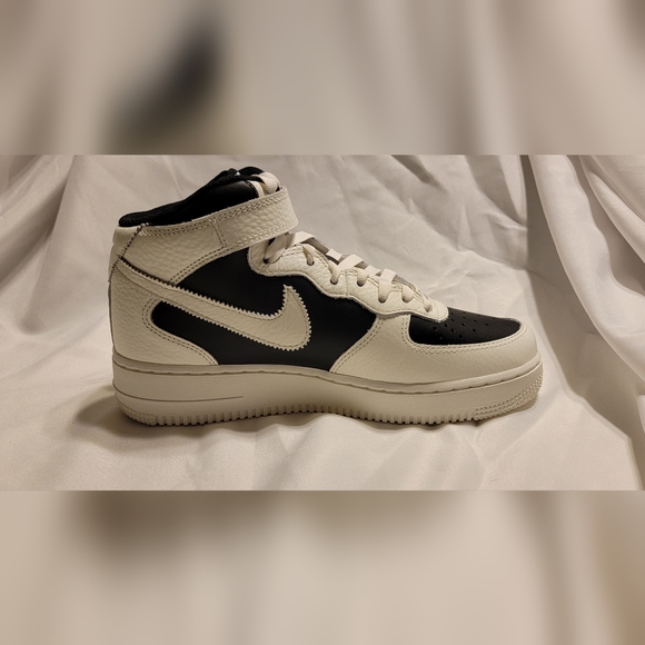 Air Force 1 '07 Mid - Picture 3 of 7